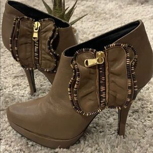 👑JUICY Couture leather ankle boots👑